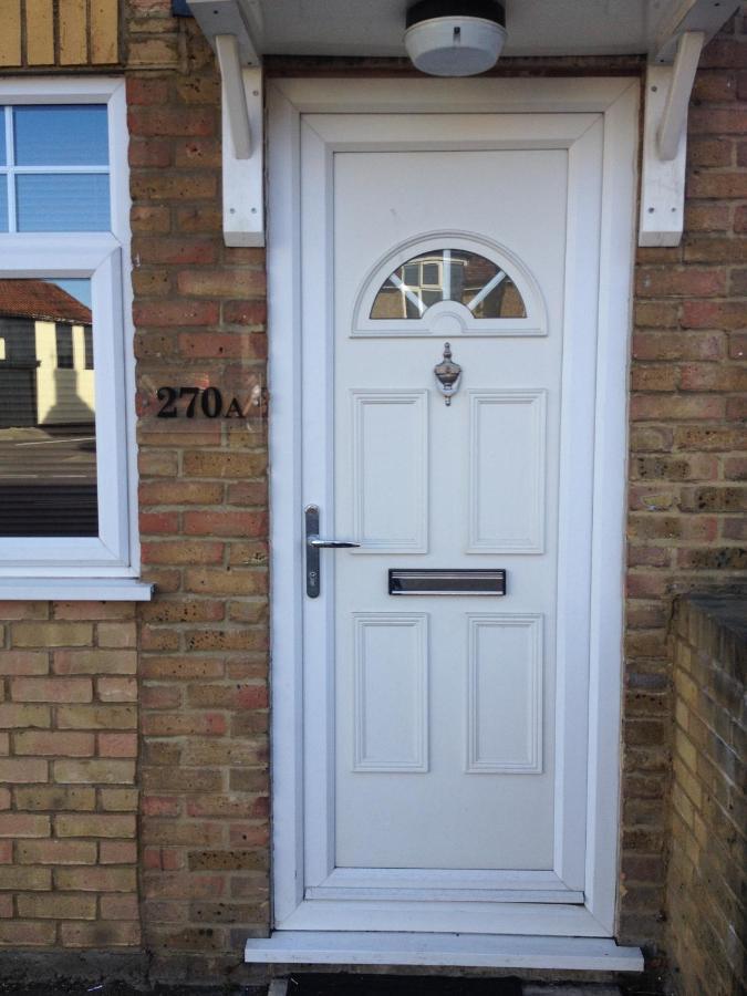 Molesey Near Hampton Court, Viking Short Stays West Molesey Exterior foto